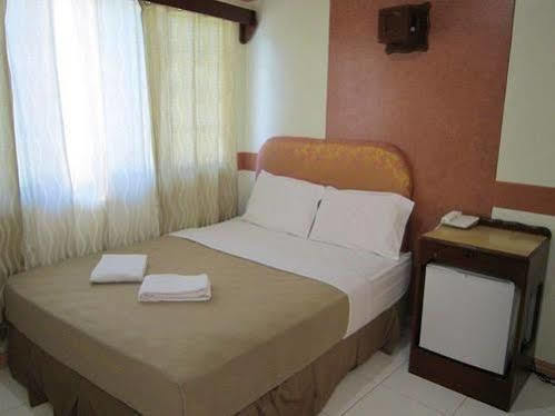 Golden Stallion Suites 카가얀드오로 외부 사진