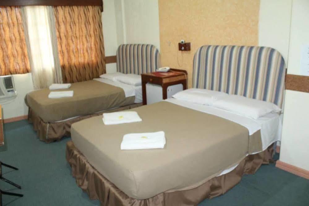 Golden Stallion Suites 카가얀드오로 외부 사진